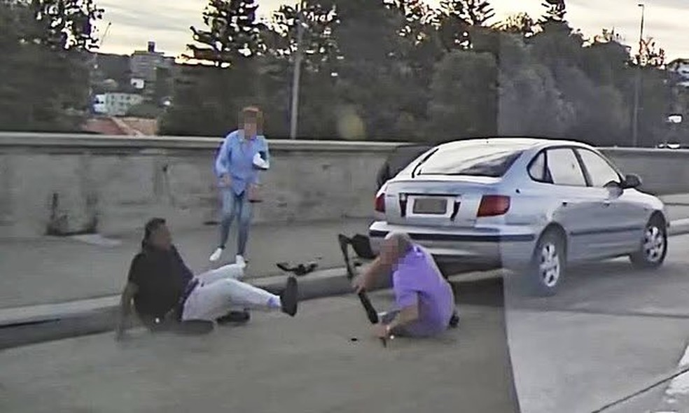 Casal chegou a conseguir desarmar um dos atiradores. — Foto: Reprodução/Redes Sociais