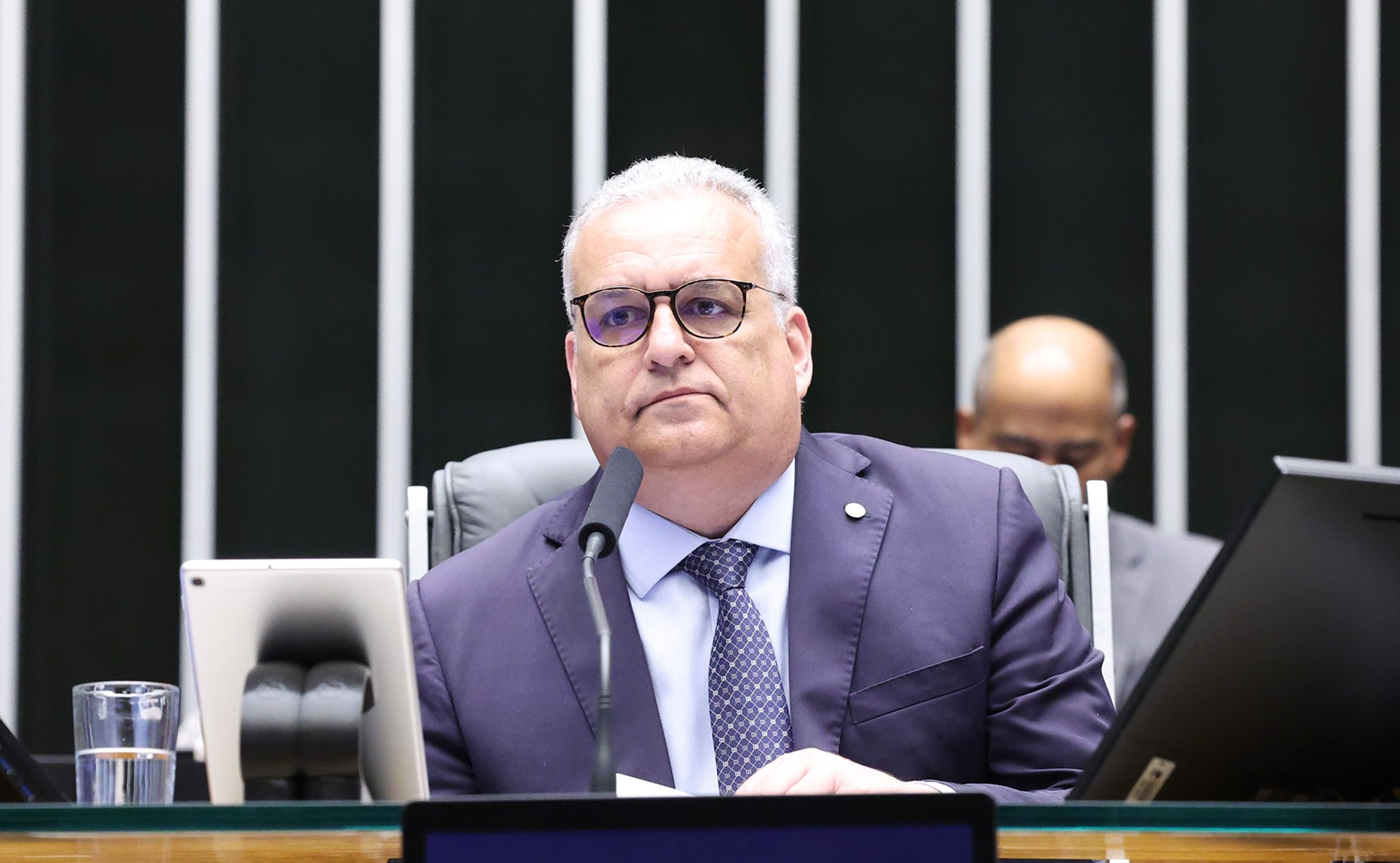 Vice de Flávio Bolsonaro foi relator da CPMI do INSS; saiba quem é Alfredo Gaspar - QTU Questões do Universo
