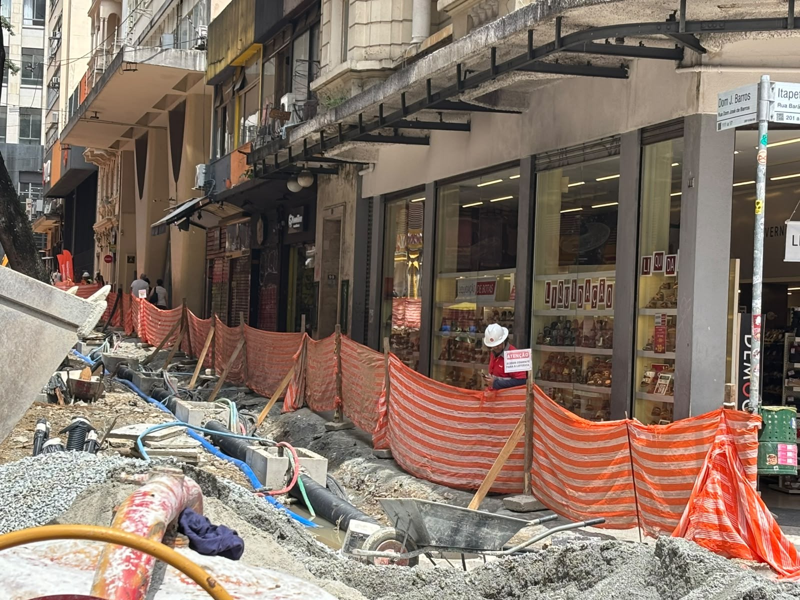 Demora em obras no calçadão do Centro de SP reduz movimento e causa prejuízo a comerciantes - Foto