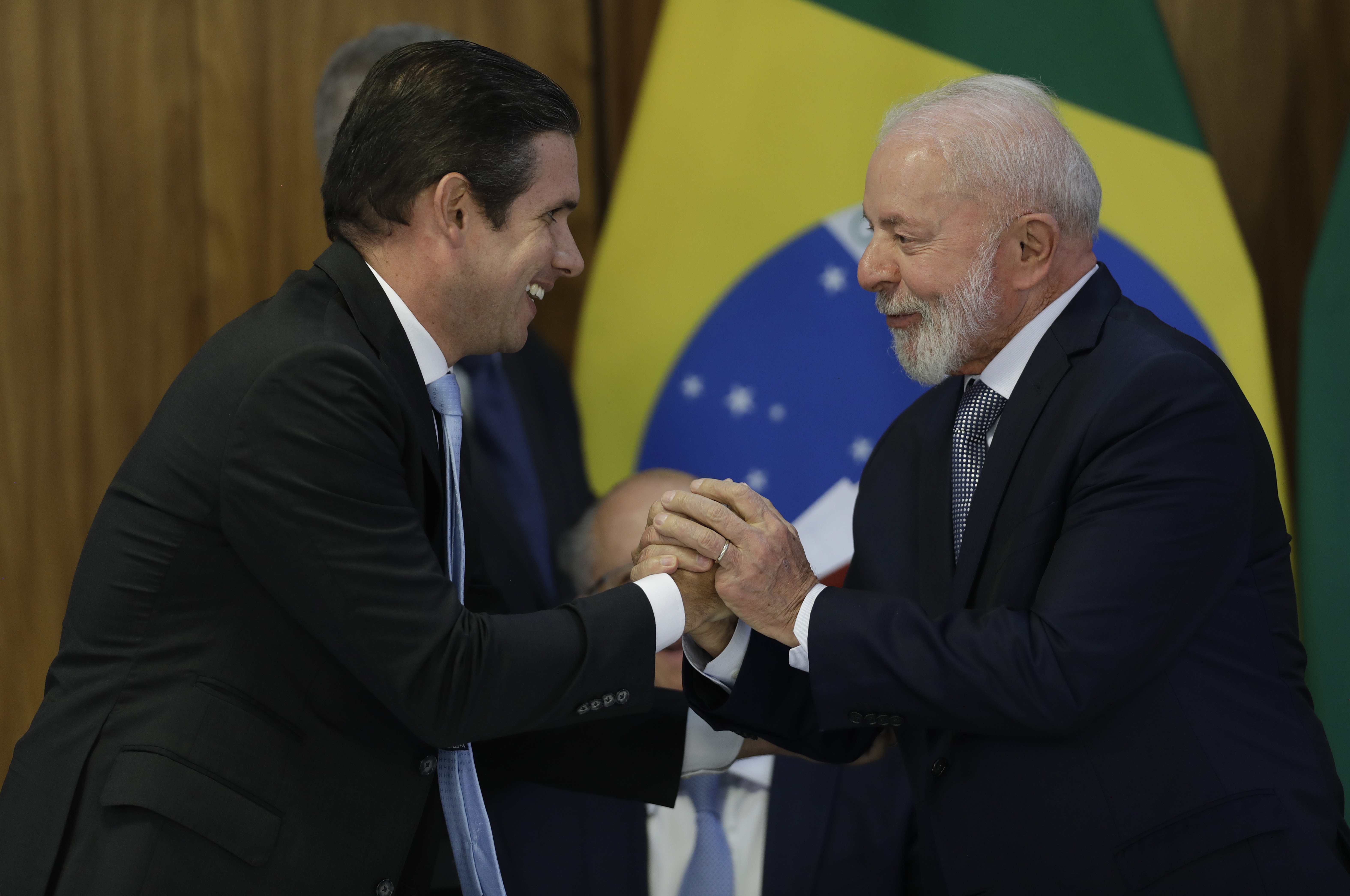 Após reunião com Lula, Motta anuncia acordo para reduzir jornada de trabalho de 44 para 40 horas