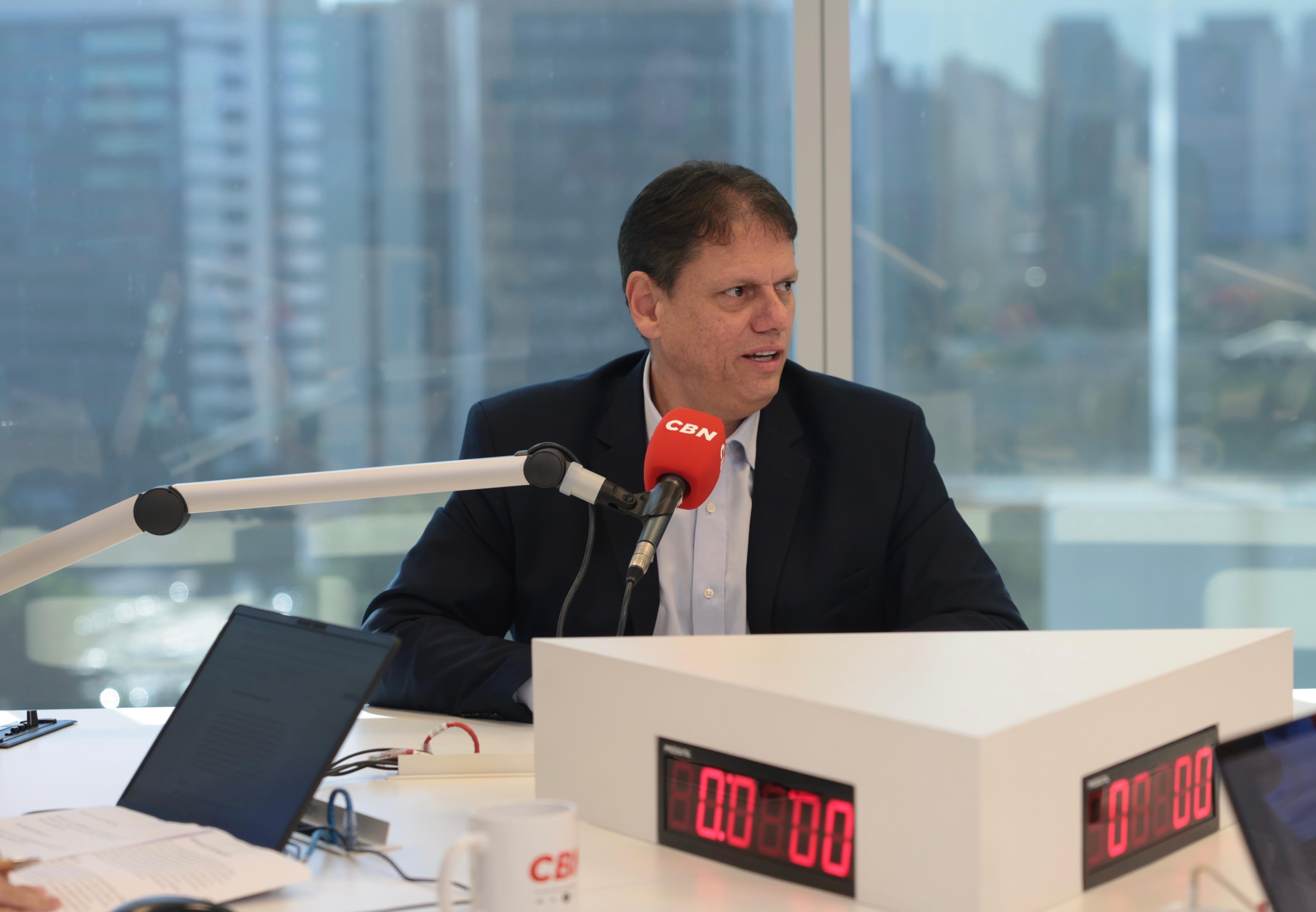 Tarcísio diz que confia nas urnas, defende modelo de El Salvador no combate ao crime e fala sobre Sabesp; veja destaques da sabatina - QTU Questões do Universo