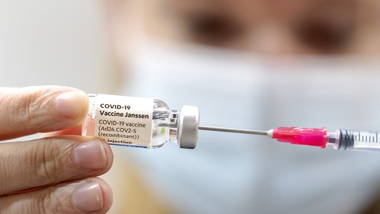 Secretária de Saúde do RJ diz que não há prazo para a chegada de doses da vacina contra a Covid