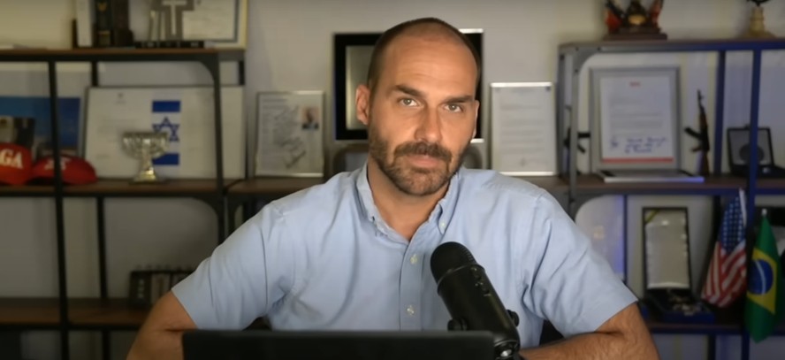 Eduardo Bolsonaro em live no seu canal de youtube.