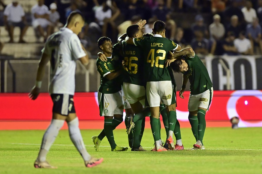 Palmeiras vence a Inter de Limeira por 3 a 0 e pressiona a Ponte Preta