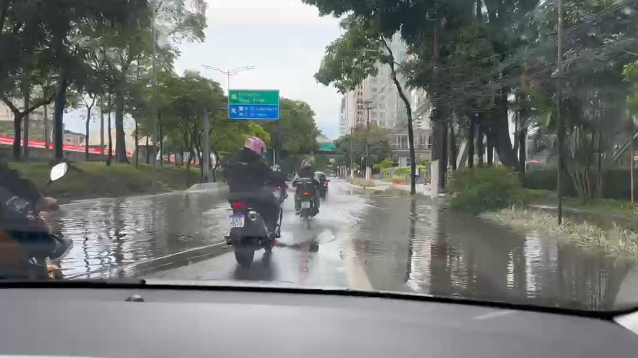 Chuva forte causa alagamentos, quedas de árvores e altera operação da Linha 9-Esmeralda em São Paulo - Foto