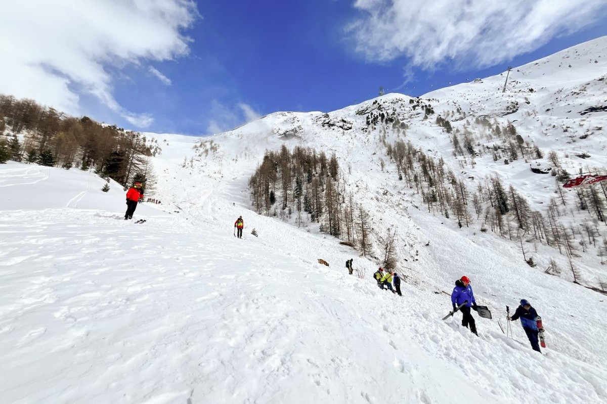 Avalanche em estação de esqui da Suíça mata ao menos três pessoas; veja ...