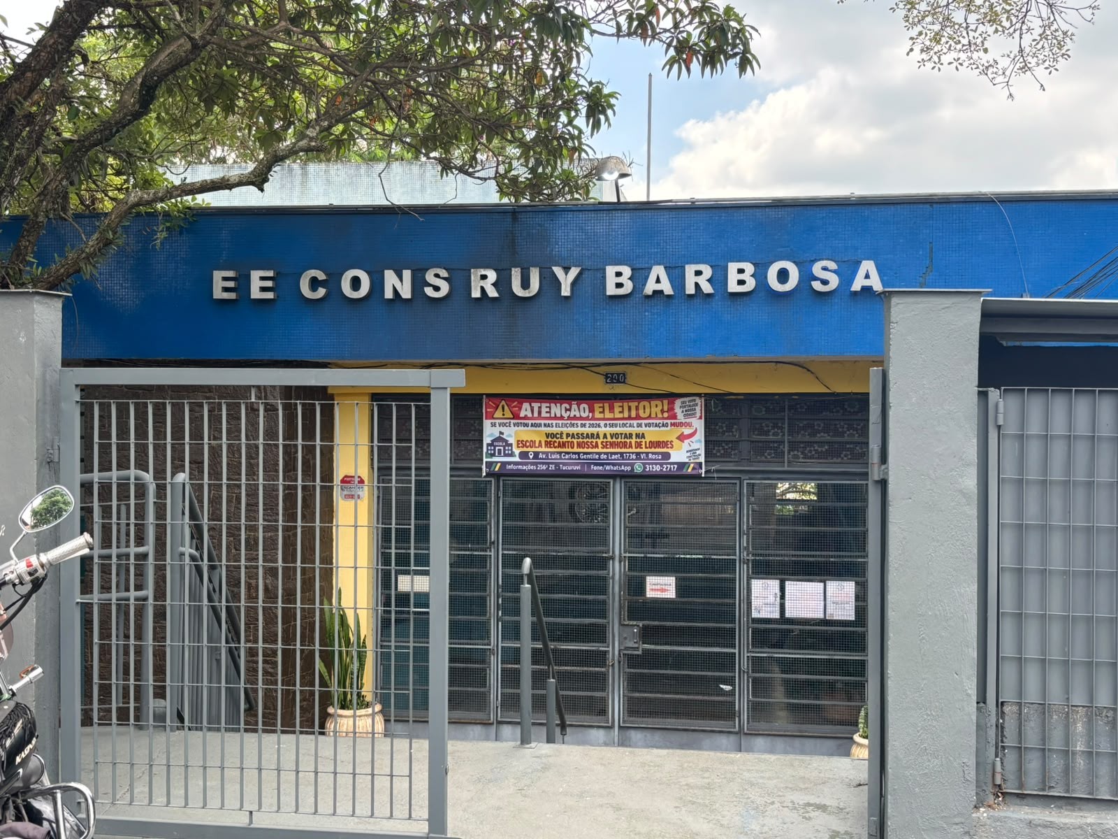 Única escola a mudar local de votação na cidade de SP tem goteiras, mofo e salas que alagam com a chuva - Foto