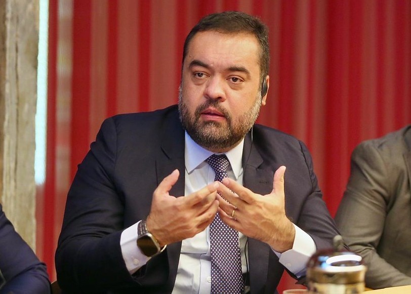 Mendonça considera que relação entre  Castro e Vorcaro passou do contato institucional para tratativas ilícitas