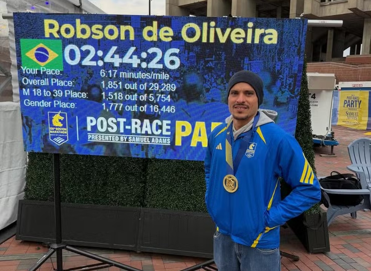 'Tempo fica em segundo plano': brasileiro ajuda atleta a completar   Maratona de Boston