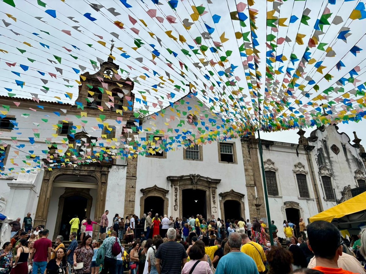 Estreia da seleção brasileira na Copa é marcada pelas celebrações do Dia de Santo Antônio