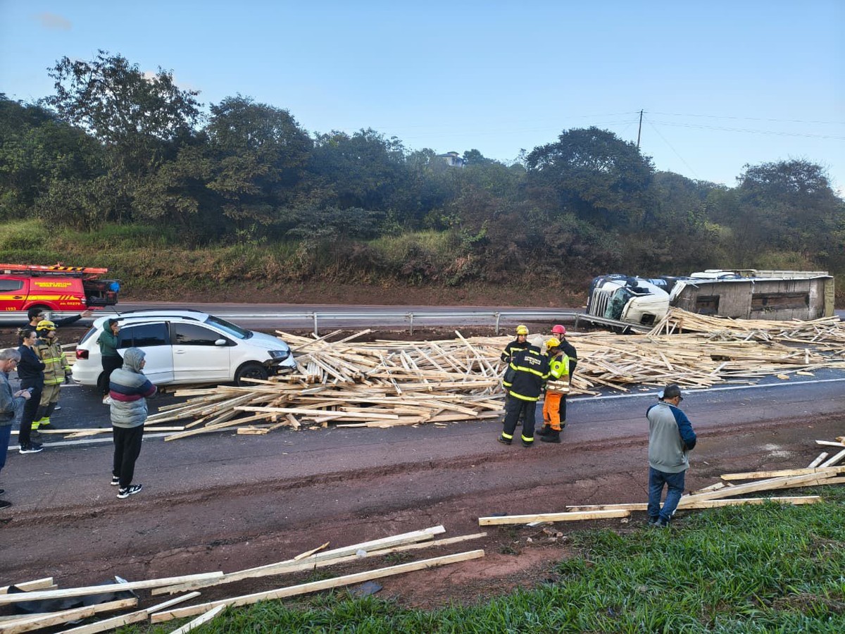 Acidente causa congestionamento de 12 km na rodovia Fernão Dias, em Minas Gerais