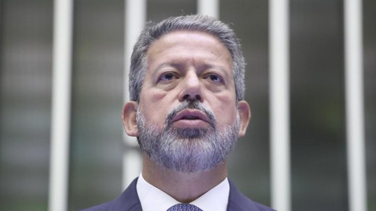 'Não é normal' diz Lira sobre adiamento de sessão que vai analisar vetos de Lula