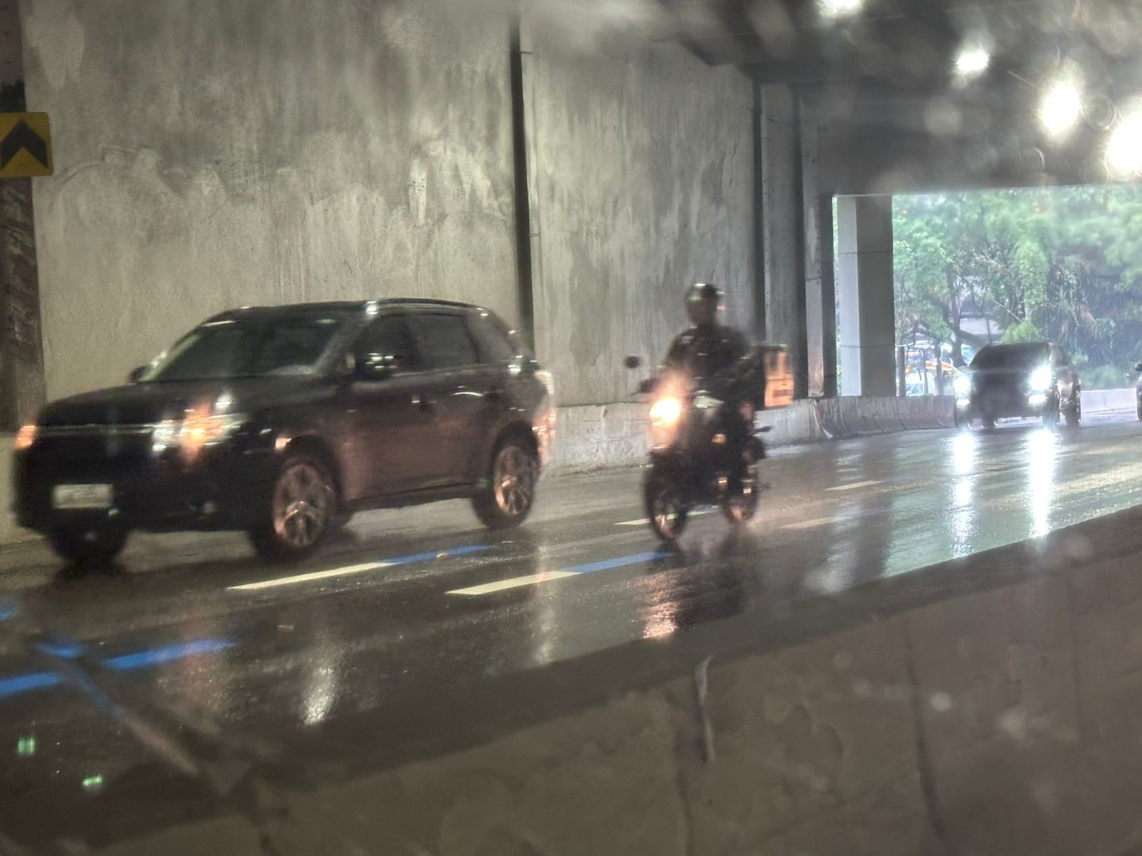 Prefeitura do Rio implanta motofaixas no Túnel Acústico e promete 80 km de faixas para motos até o fim do ano