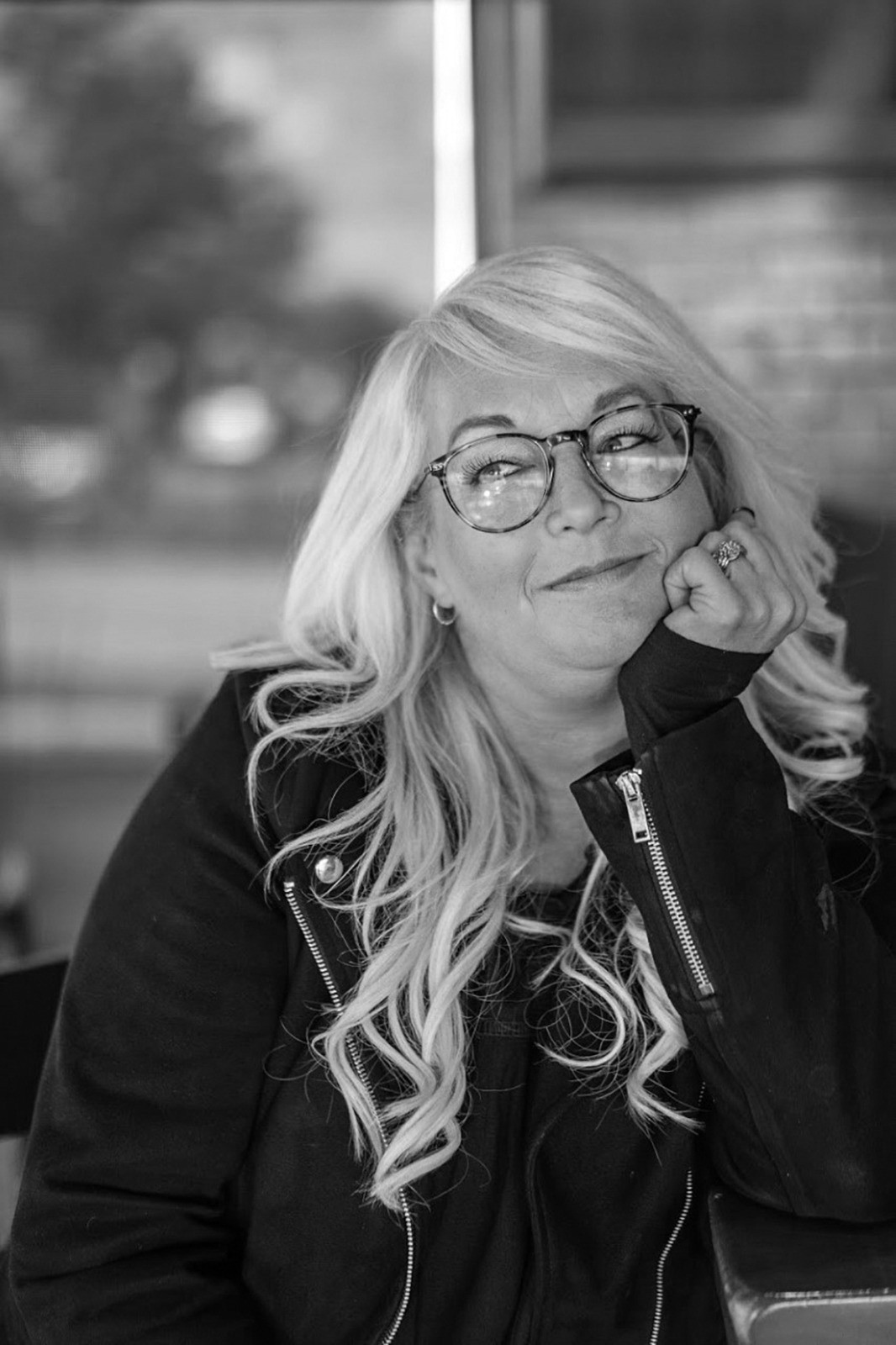 ‘Estou muito animada para voltar mais uma vez’: No Brasil para a Bienal do Livro, Lynn Painter aposta em livros adolescentes e adultos - QTU Questões do Universo