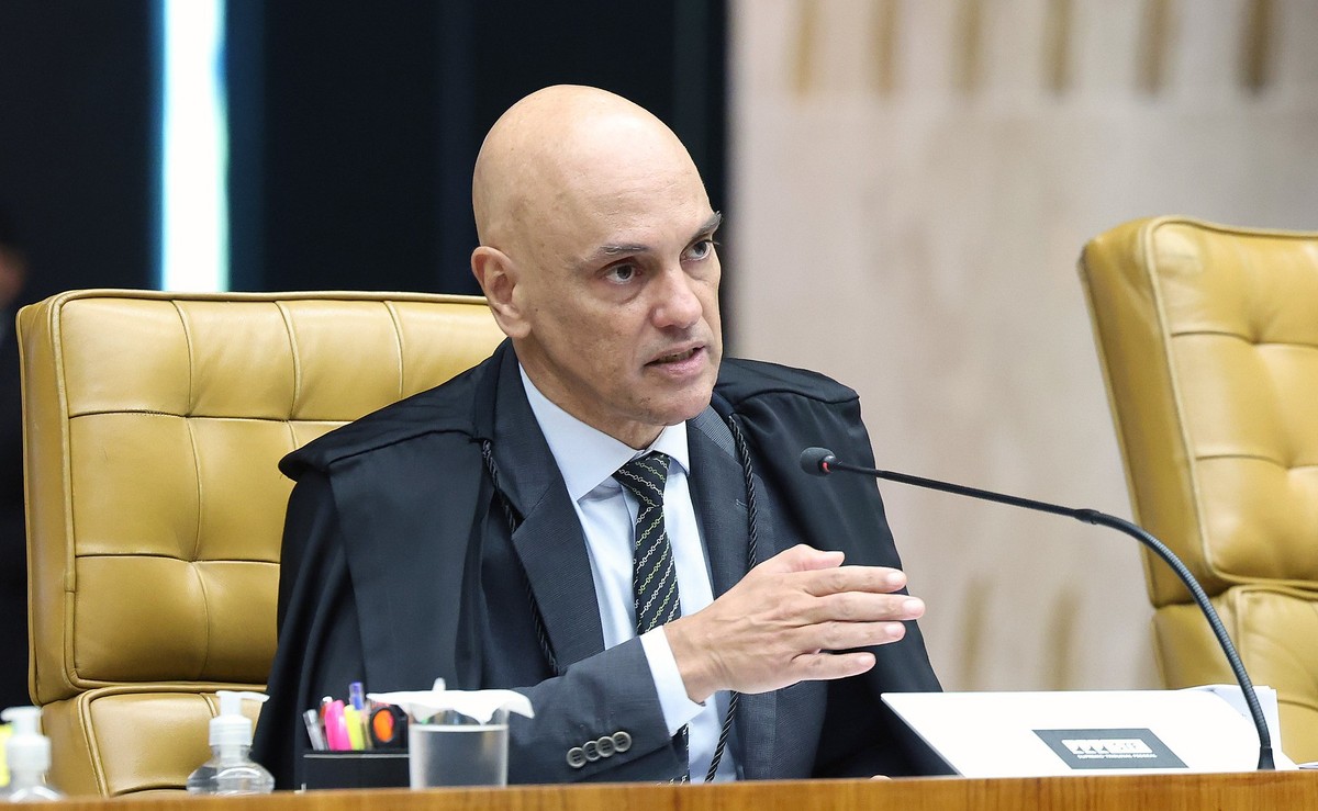 Moraes Orders Destruction of Bolsonaro's Weapons