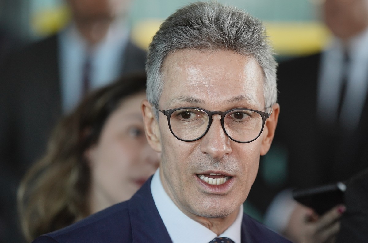 'Não houve nenhuma ruptura', diz Zema após críticas a Flávio Bolsonaro