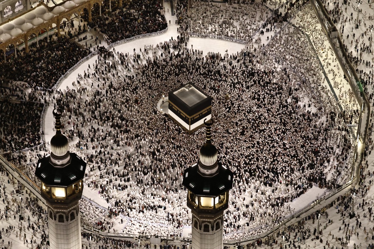 Arábia Saudita afirma ter interceptado drone houthi que sobrevoava cidade sagrada de Meca - Foto