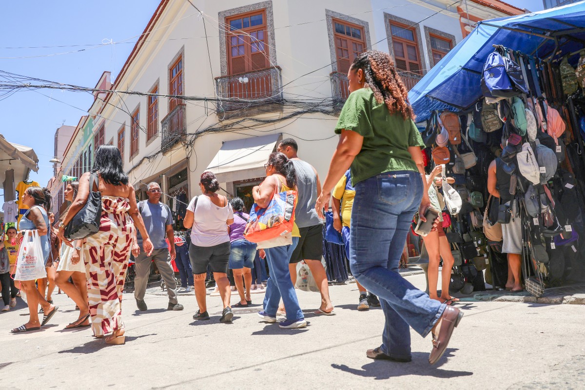 Clima de Copa invade o Saara, no Rio, com acessórios e looks em verde e amarelo