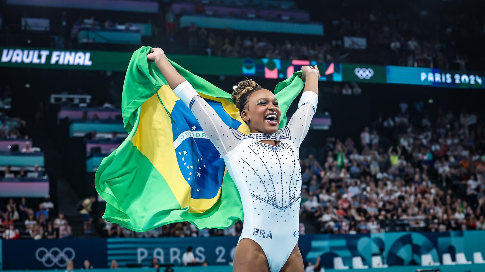 Paris 2024: Rebeca conquista prata no salto e chega à sua terceira medalha