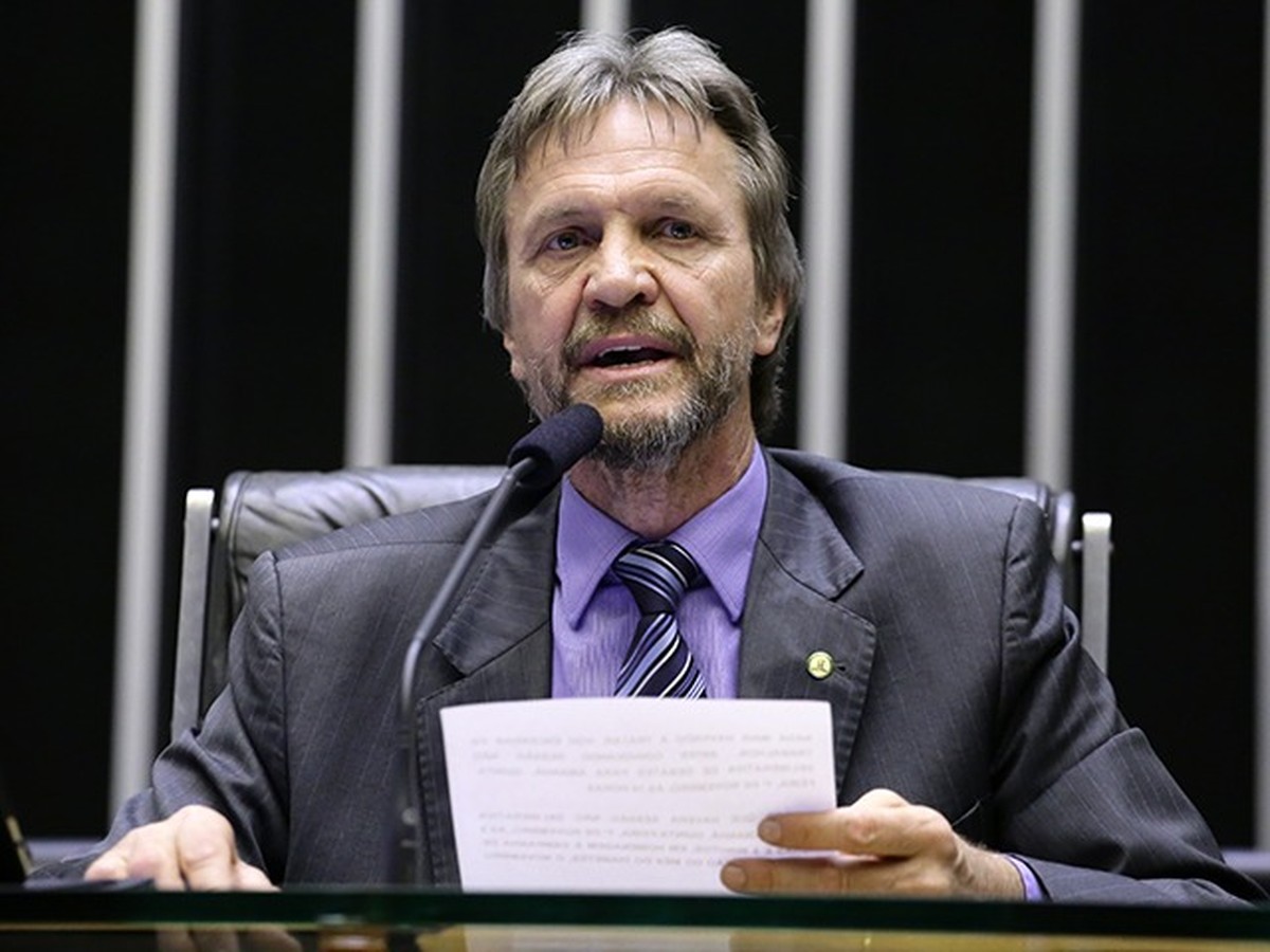 Líder do PT na Câmara tem alta de UTI do Hospital DF Star, onde está internado após AVC